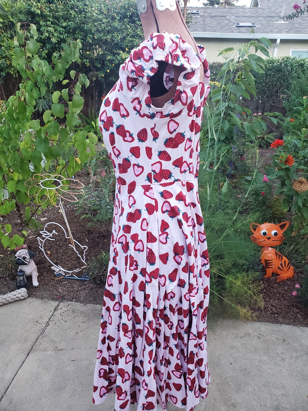 Collectif Strawberry Print Midi Dress Size XL (UK 16) - Picture 4 of 7